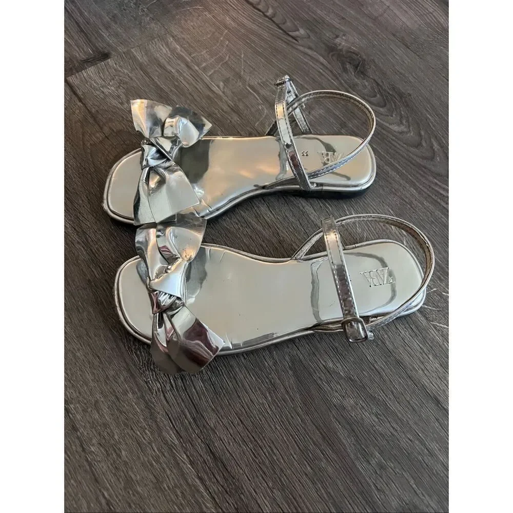 Zara silver metallic Girl sandals size 33 /1.5 US